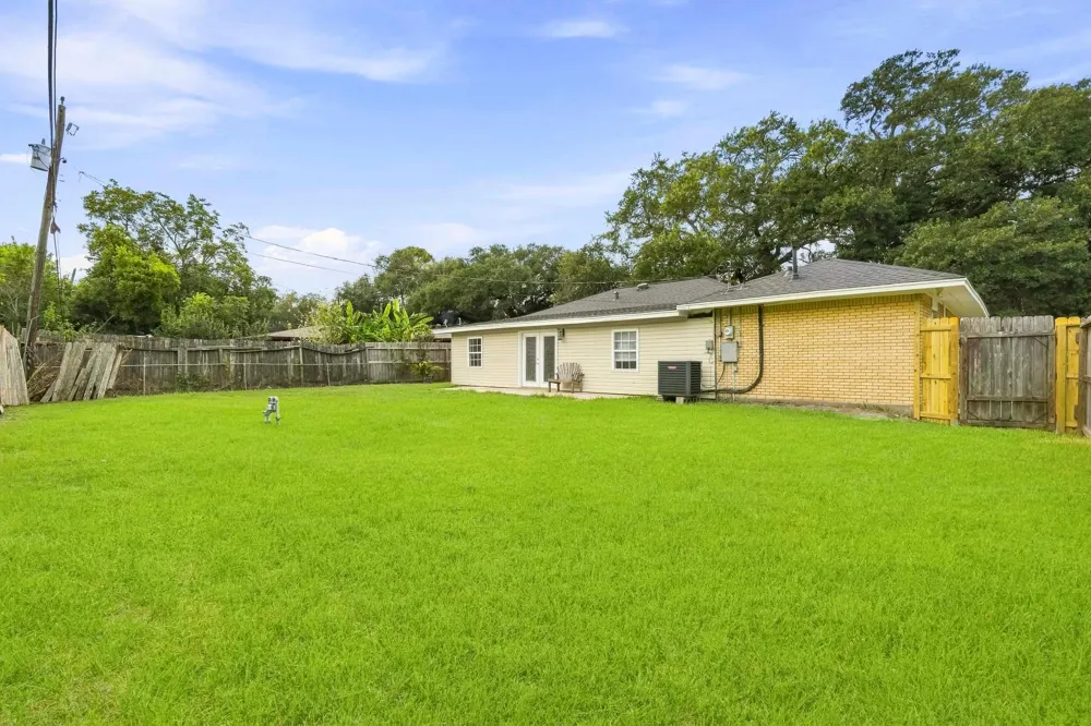 106 S Pin Oak Drive Texas City, TX 77591