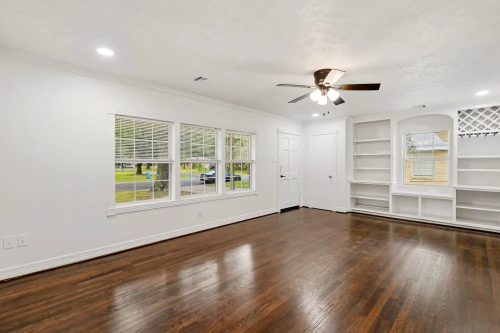 106 S Pin Oak Drive Texas City, TX 77591