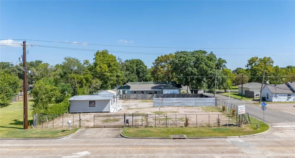 700 Park Street Baytown, TX 77520