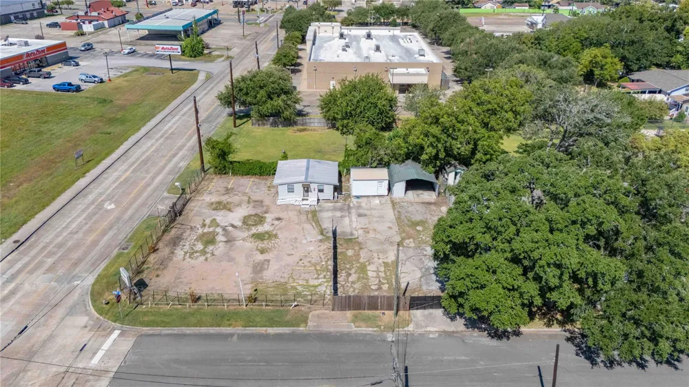 700 Park Street Baytown, TX 77520