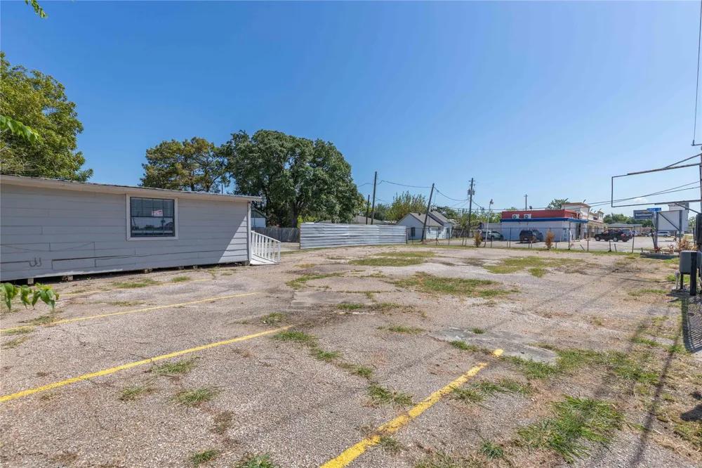 700 Park Street Baytown, TX 77520