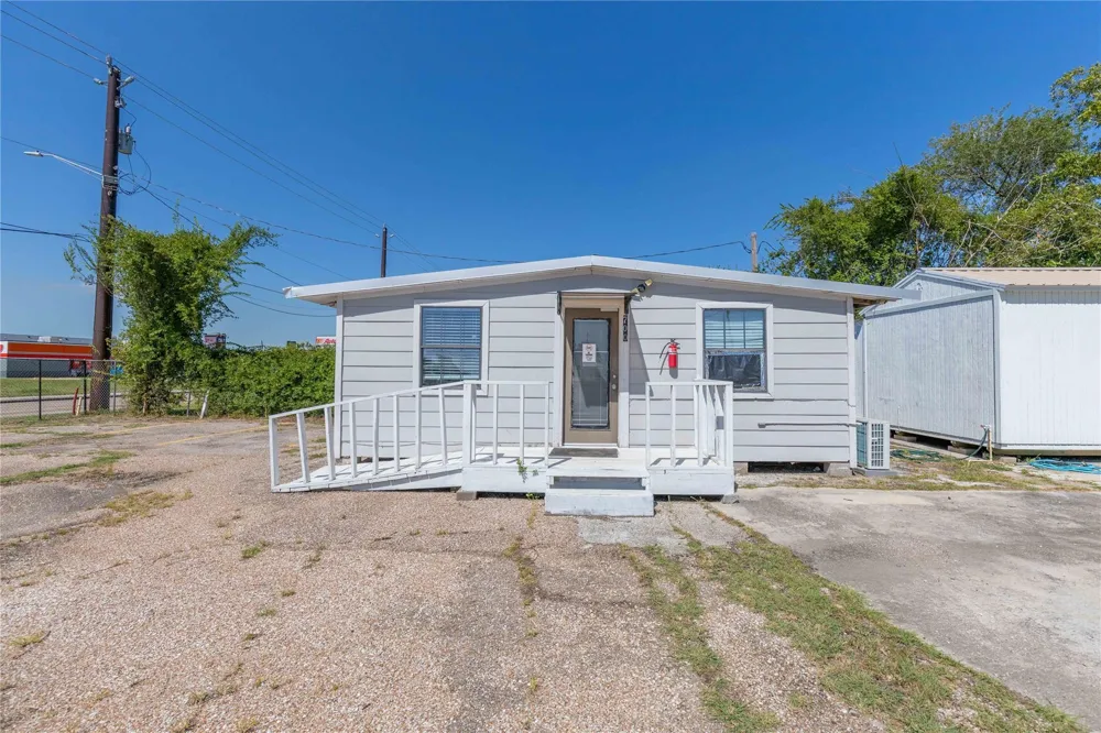 700 Park Street Baytown, TX 77520