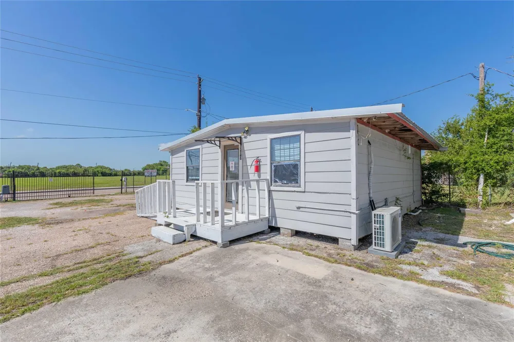 700 Park Street Baytown, TX 77520