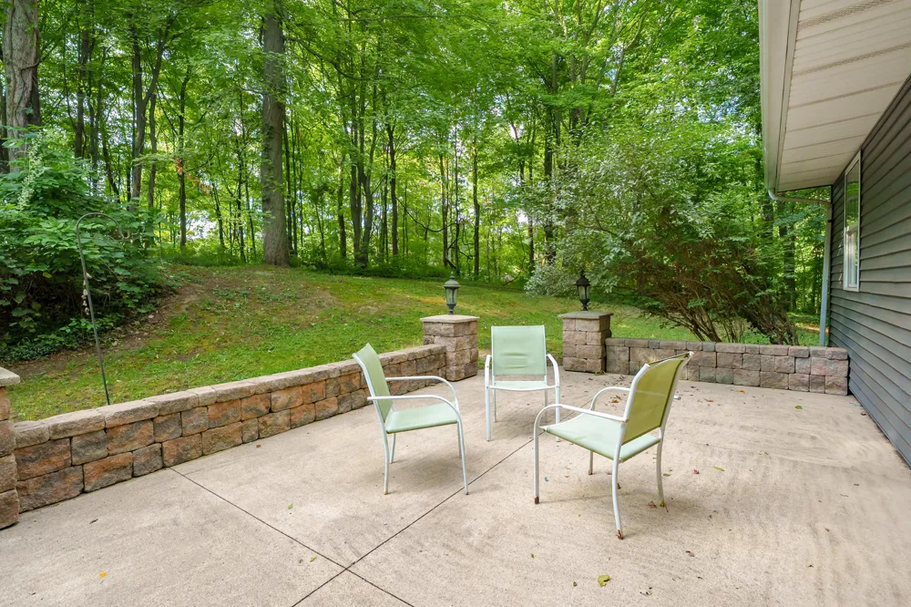 11175 S Enzian Road Plainwell, MI 49080