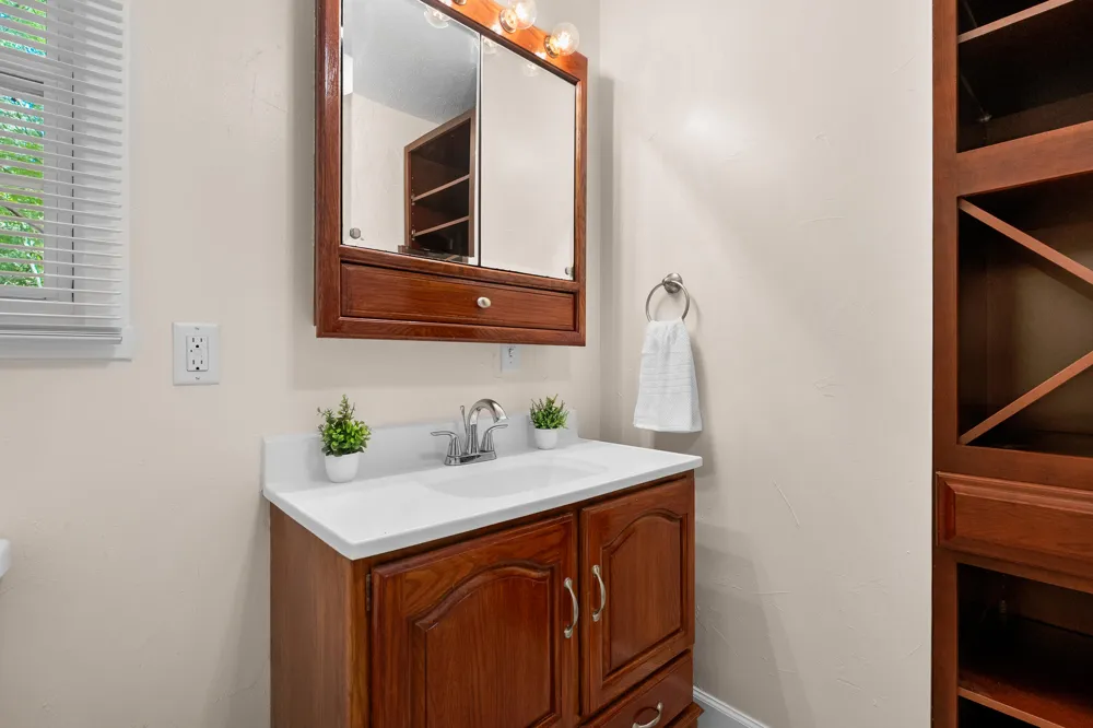 11175 S Enzian Road Plainwell, MI 49080