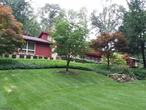 5 Agnes Ln