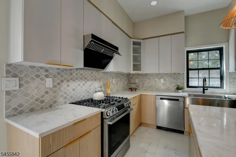 49 Longview Ave Parsippany-Troy Hills, NJ 07034