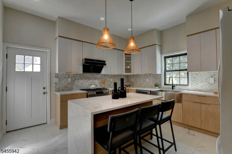 49 Longview Ave Parsippany-Troy Hills, NJ 07034
