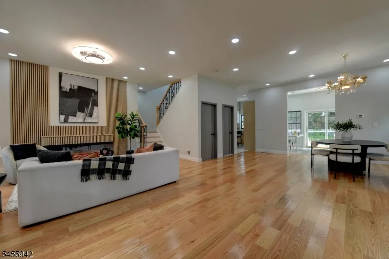 49 Longview Ave Parsippany-Troy Hills, NJ 07034