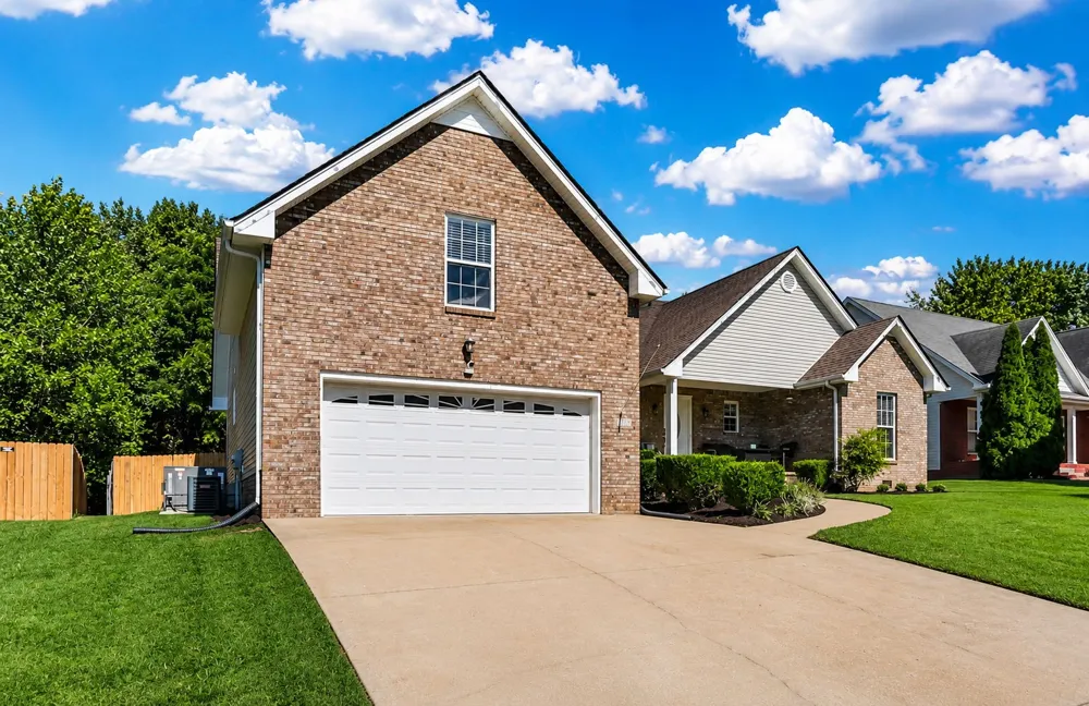 1371 Mountain Way Clarksville, TN 37043