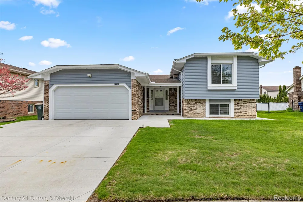 45561 Edgewood Court Canton Charter Township, MI 48187