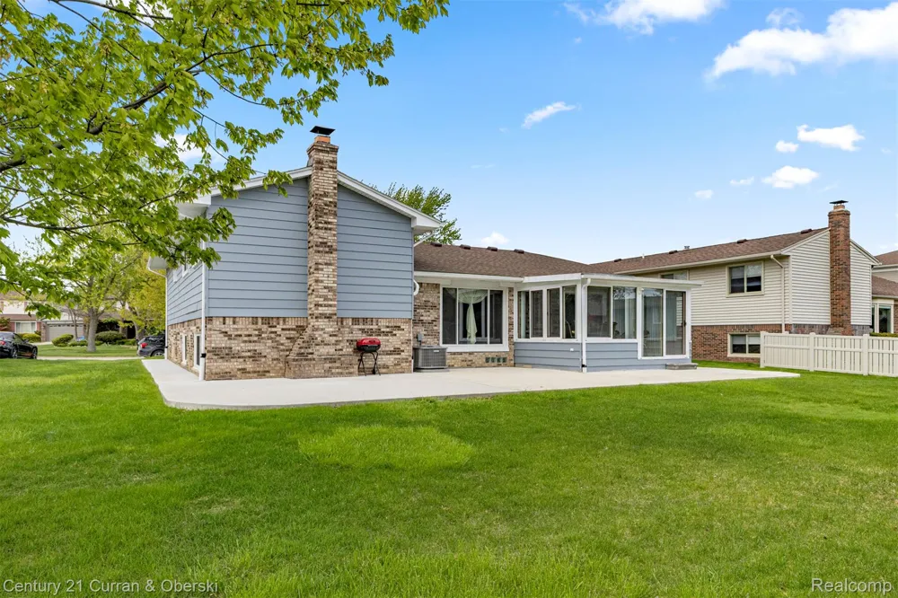 45561 Edgewood Court Canton Charter Township, MI 48187