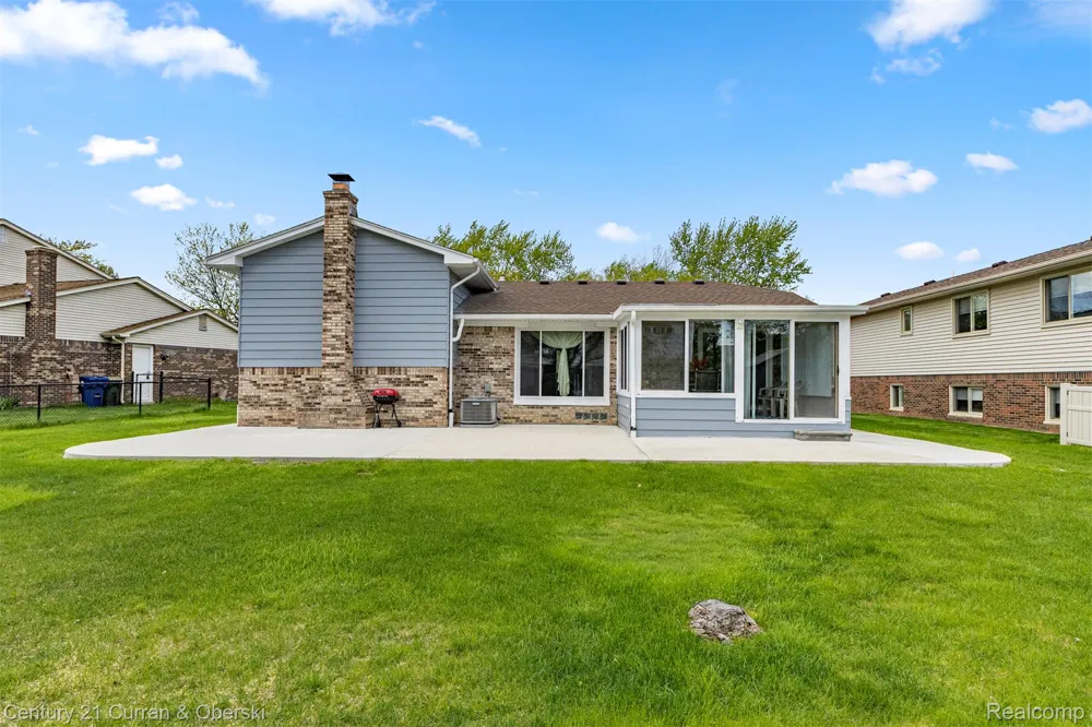 45561 Edgewood Court Canton Charter Township, MI 48187