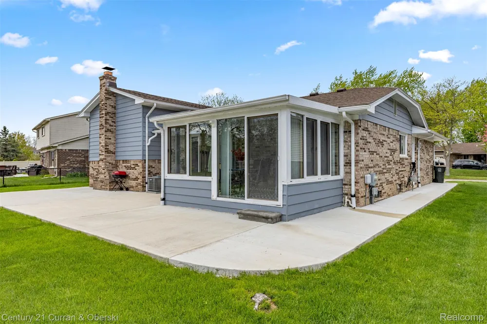45561 Edgewood Court Canton Charter Township, MI 48187
