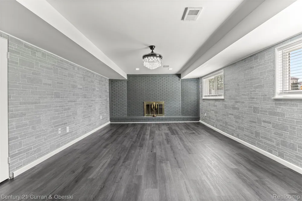 45561 Edgewood Court Canton Charter Township, MI 48187