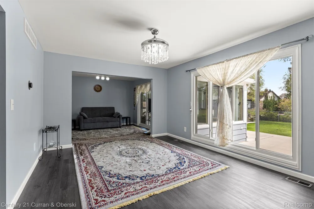 45561 Edgewood Court Canton Charter Township, MI 48187