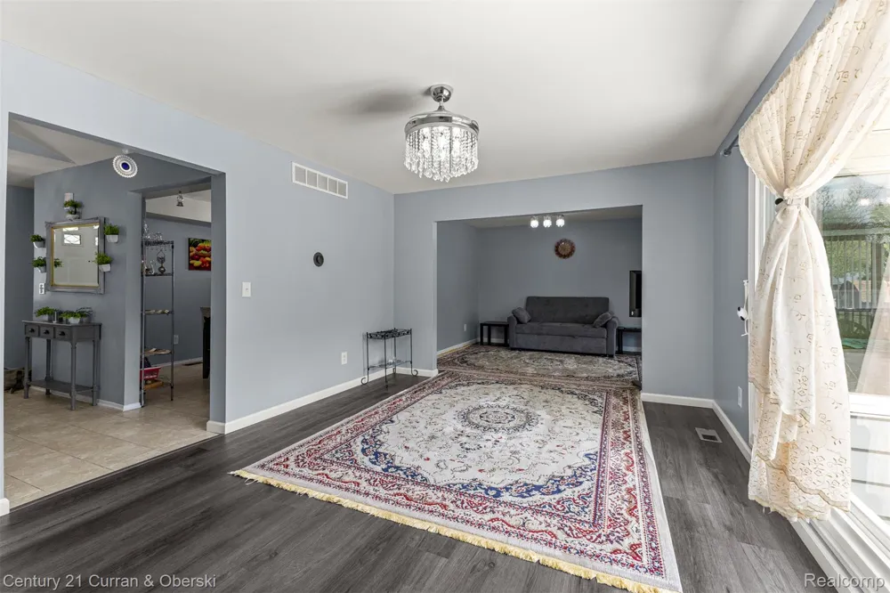45561 Edgewood Court Canton Charter Township, MI 48187