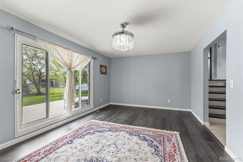 45561 Edgewood Court Canton Charter Township, MI 48187