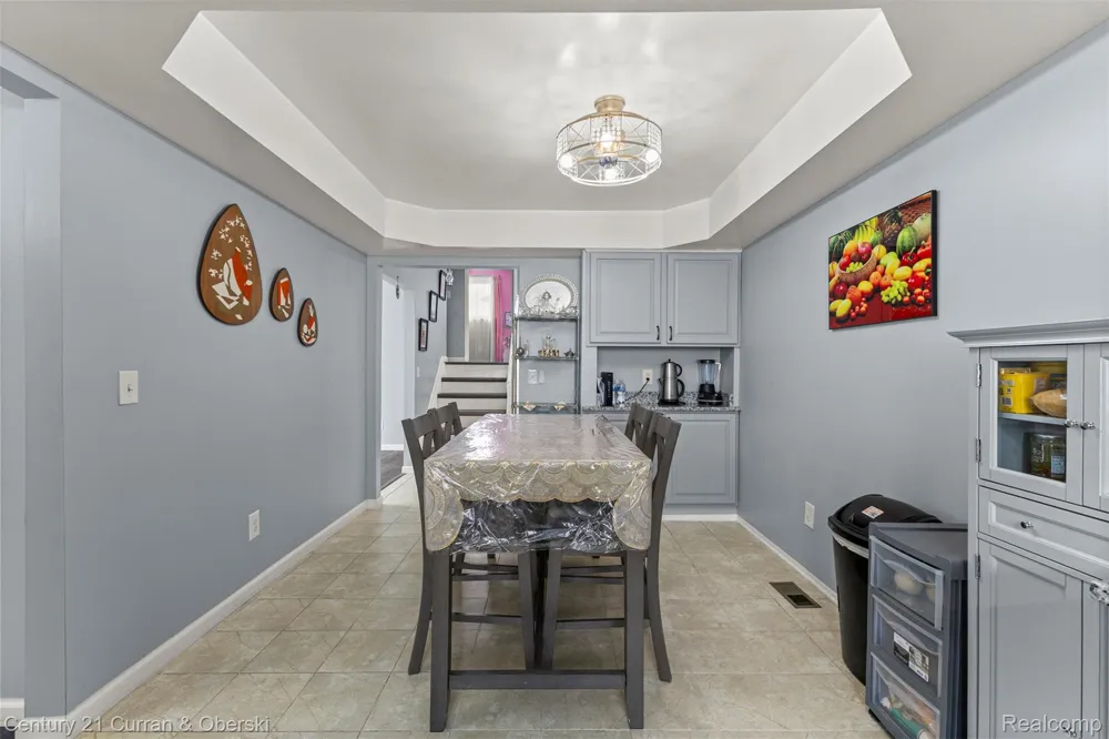 45561 Edgewood Court Canton Charter Township, MI 48187