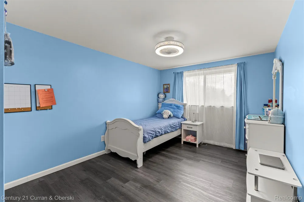 45561 Edgewood Court Canton Charter Township, MI 48187