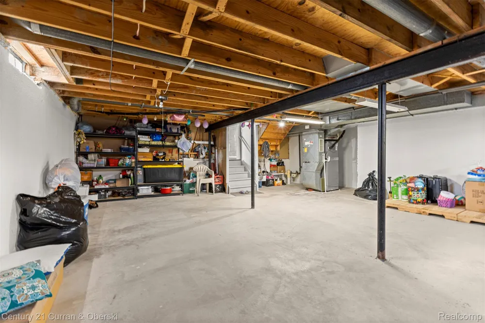 45561 Edgewood Court Canton Charter Township, MI 48187