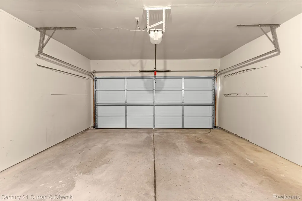 45561 Edgewood Court Canton Charter Township, MI 48187