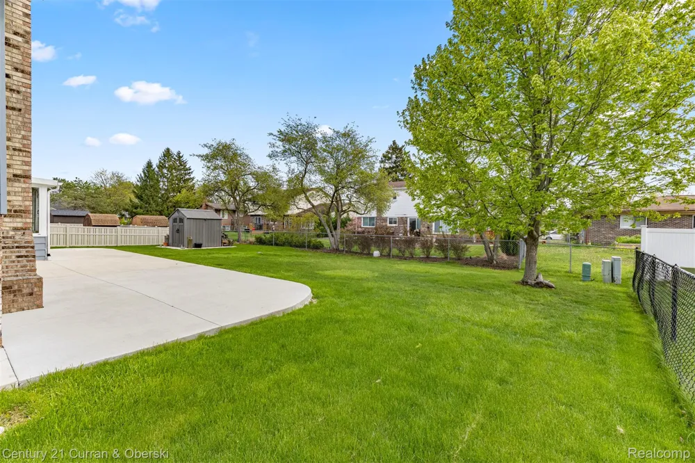 45561 Edgewood Court Canton Charter Township, MI 48187