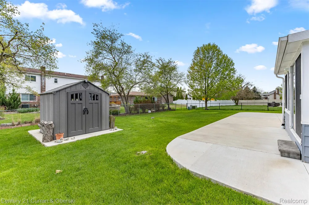 45561 Edgewood Court Canton Charter Township, MI 48187