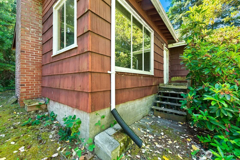 17552 12th Avenue NE Shoreline, WA 98155
