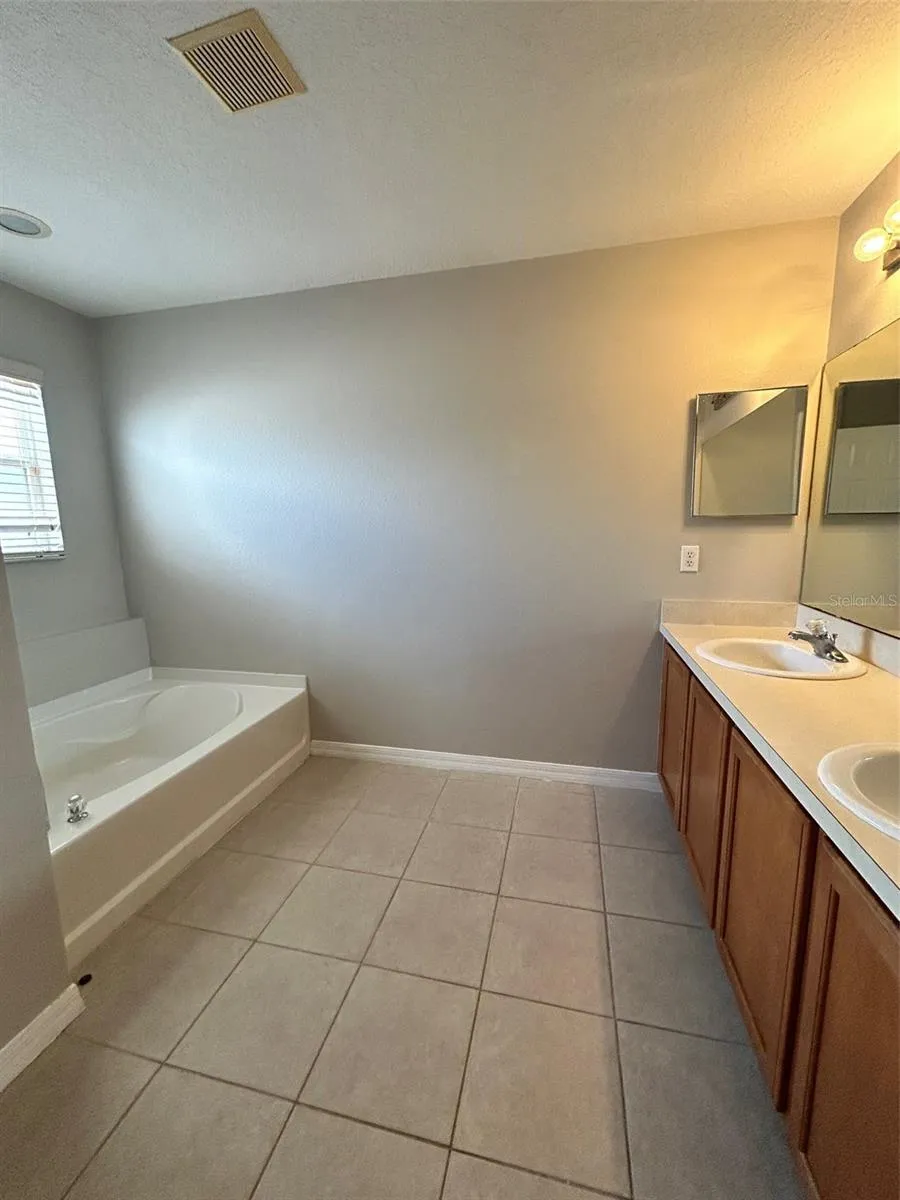 1244 OCKLAWAHA DRIVE Orlando, FL 32828