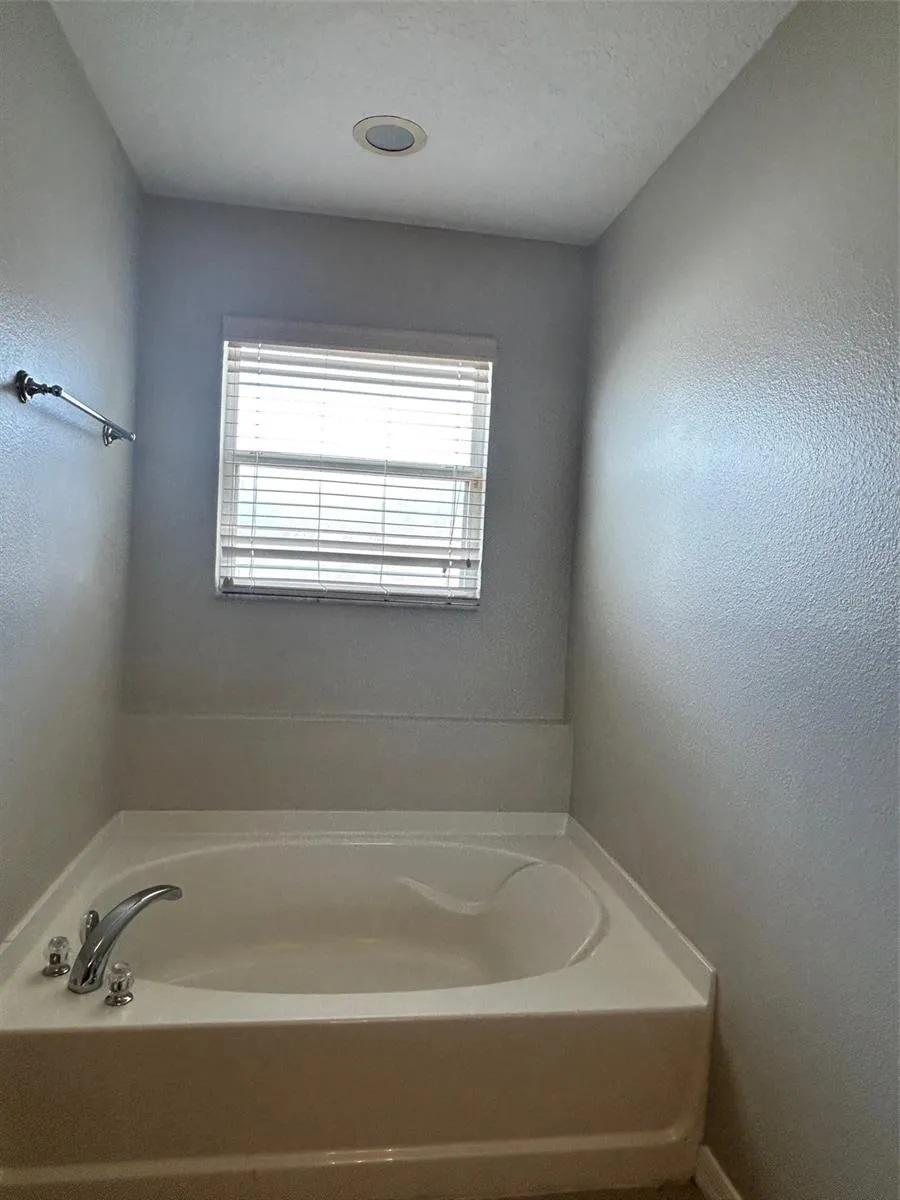 1244 OCKLAWAHA DRIVE Orlando, FL 32828