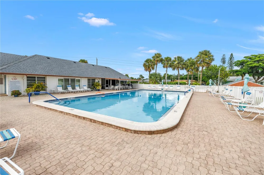 4207 34TH AVENUE DRIVE W Bradenton, FL 34205