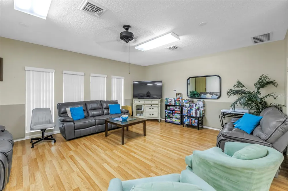 4207 34TH AVENUE DRIVE W Bradenton, FL 34205