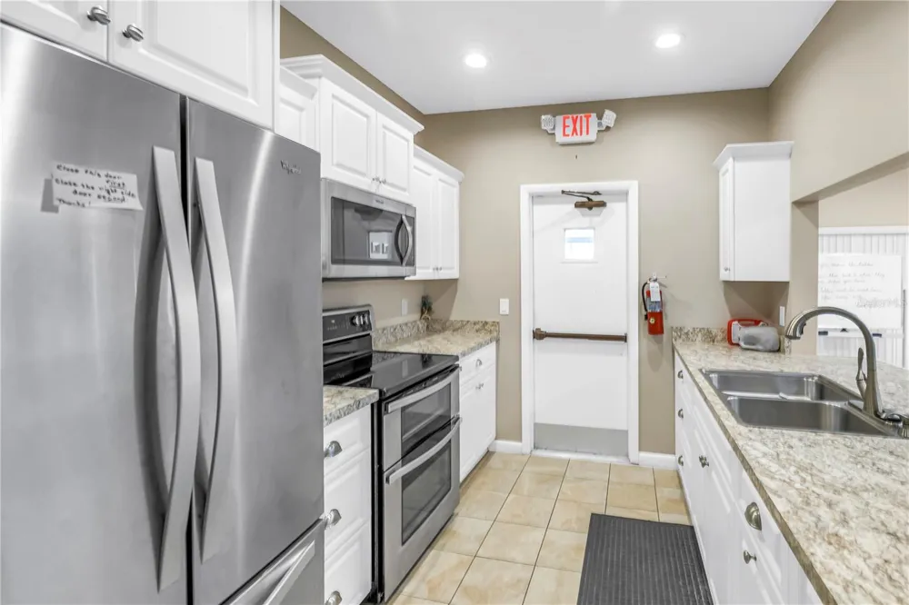 4207 34TH AVENUE DRIVE W Bradenton, FL 34205