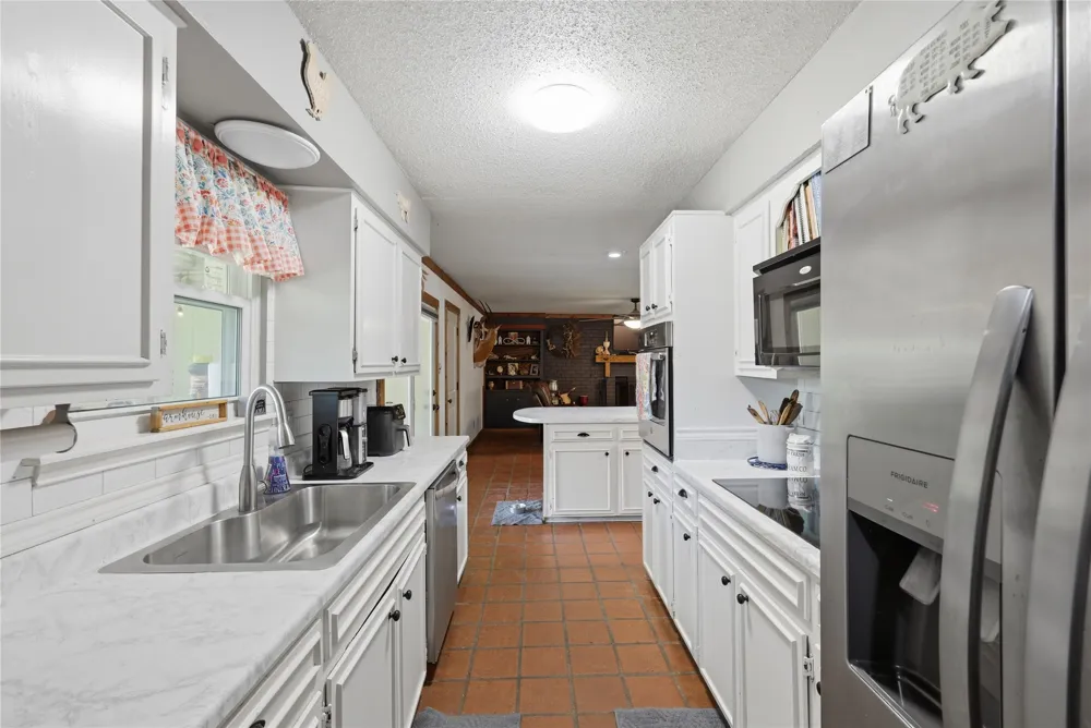 3016 Arapaho Road Commerce, TX 75428