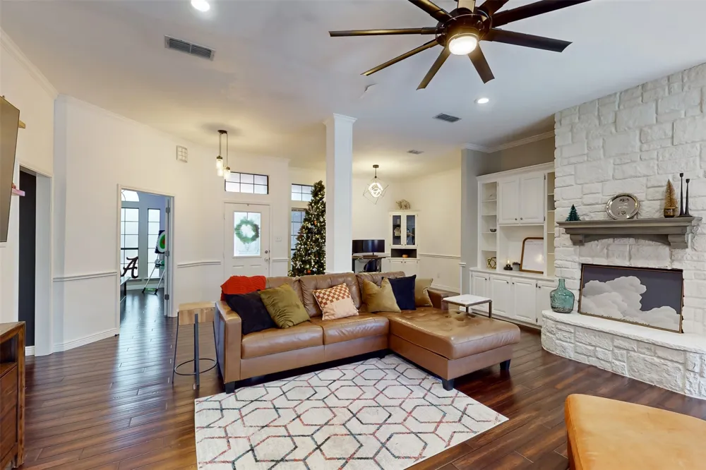 432 Shelby Drive Burleson, TX 76028