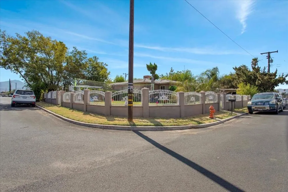 6793 Glasgow Avenue San Bernardino, CA 92404