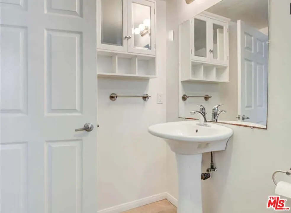 6815 Baird Avenue #2 Reseda, CA 91335