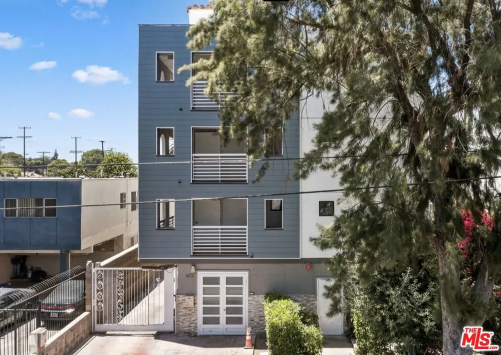 6815 Baird Avenue #2 Reseda, CA 91335