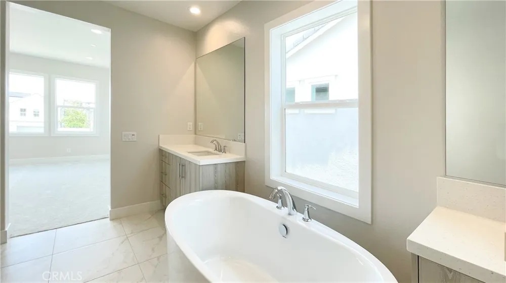 101 Walworth Lake Forest, CA 92630