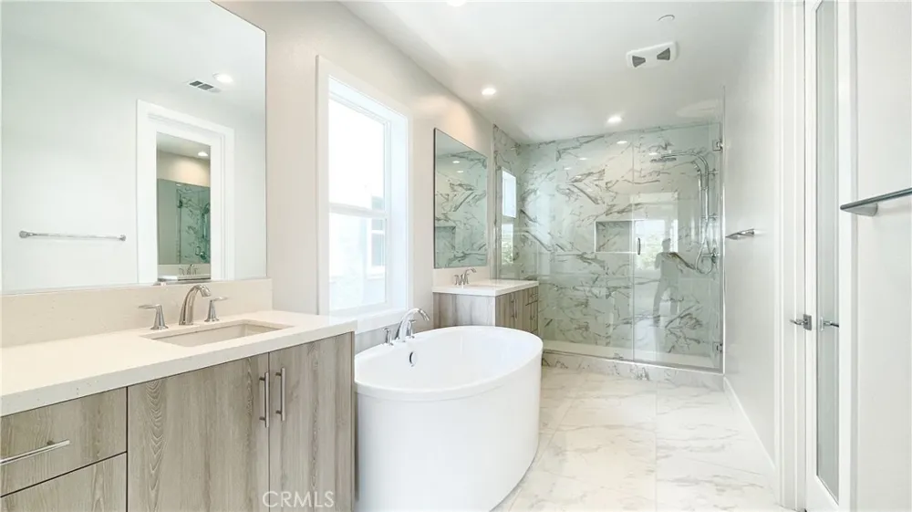 101 Walworth Lake Forest, CA 92630