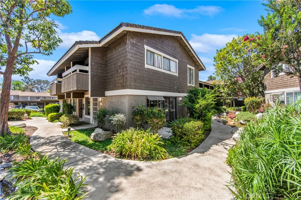 53 Streamwood Irvine, CA 92620