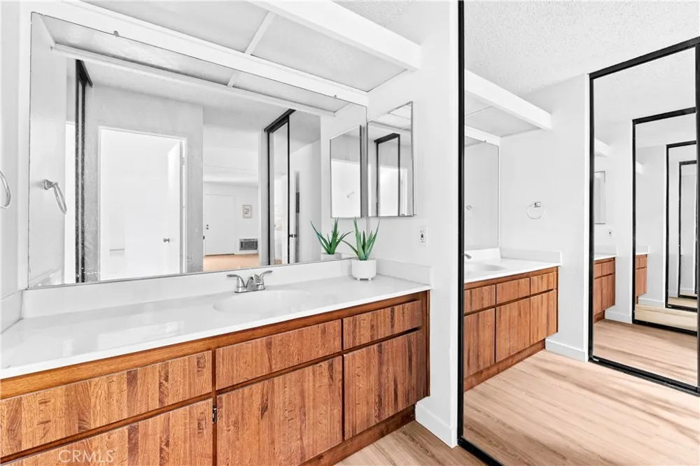 53 Streamwood Irvine, CA 92620