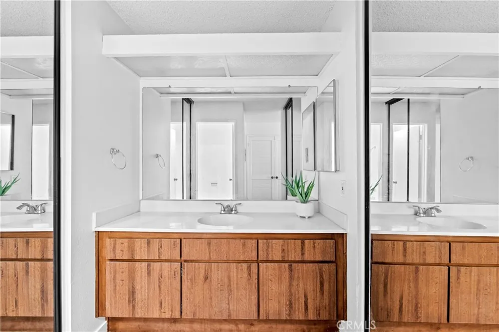 53 Streamwood Irvine, CA 92620