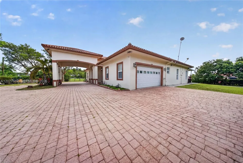 21255 SW 213th Ave Rd Miami, FL 33187