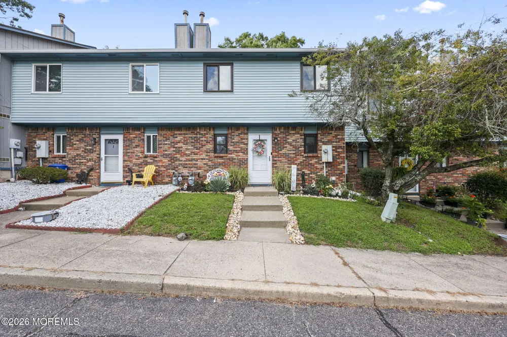 3 Eagle Court Howell, NJ 07731