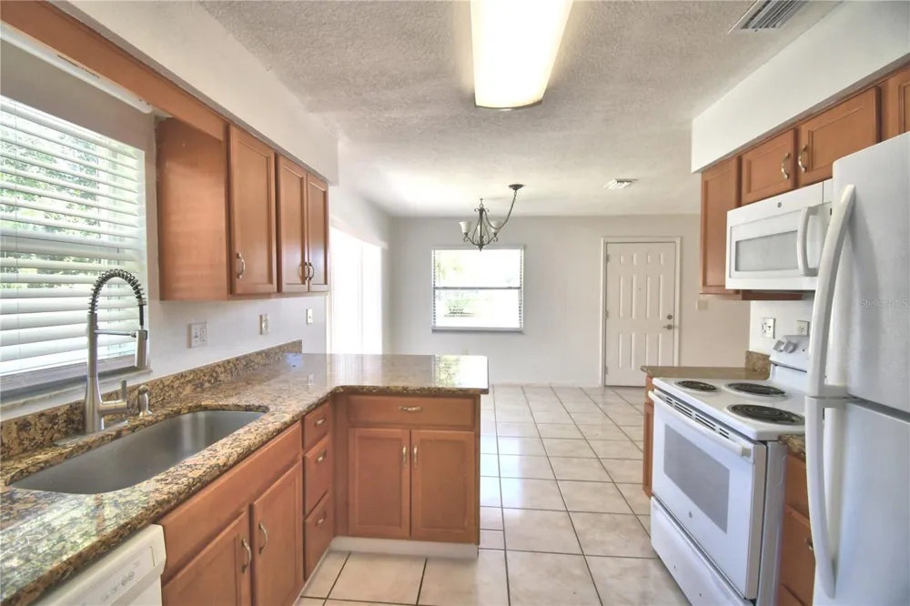 914 GRAPE AVENUE St Cloud, FL 34769