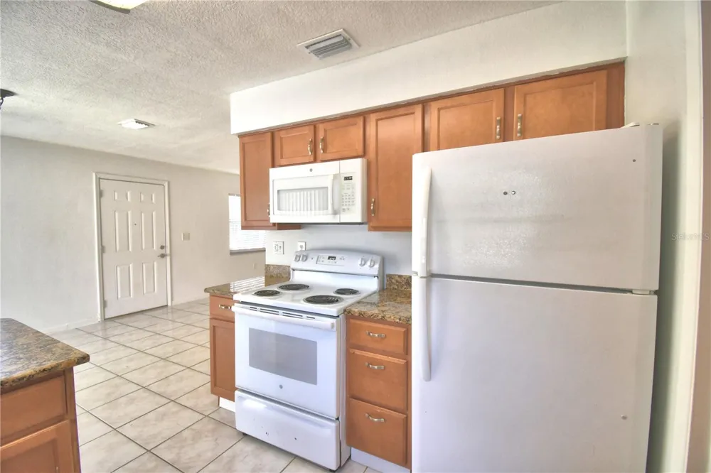 914 GRAPE AVENUE St Cloud, FL 34769