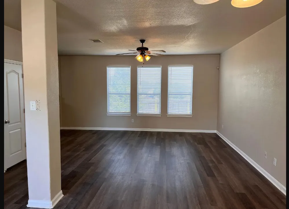 243 Devonshire Drive Kyle, TX 78640