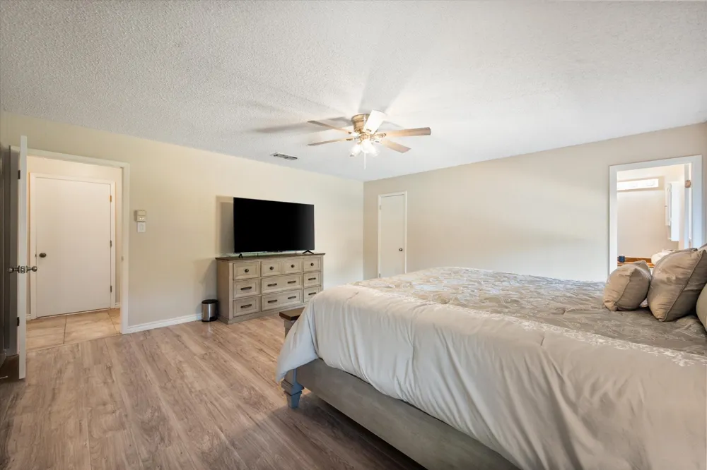 108 Haywood Drive Benbrook, TX 76126